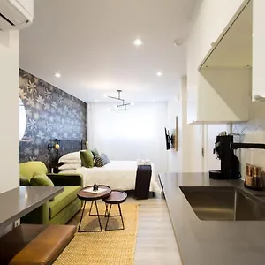 Palms Little Italy With Full Bathroom By Denstays Appartement